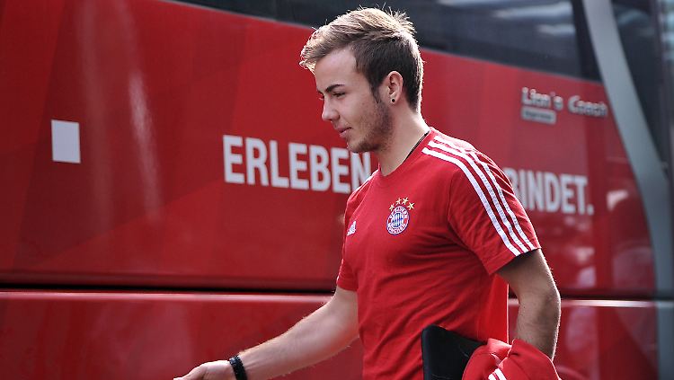 Er war ja auch als Erster im Bett: Mario Götze am Morgen danach - frisch wie der junge Frühling.
