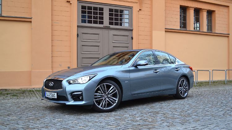 Mit dem Q50 installiert Infiniti eine neue Mittelklasse und will Kunden aus dem deutschen Premium-Lager abziehen.
