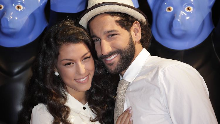 Rebecca Mir und Massimo Sinató binden sich.