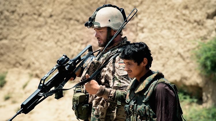 "Zwischen Welten": Soldat Jesper und Übersetzer Tarek geraten durch den Krieg in tiefe Konflikte.