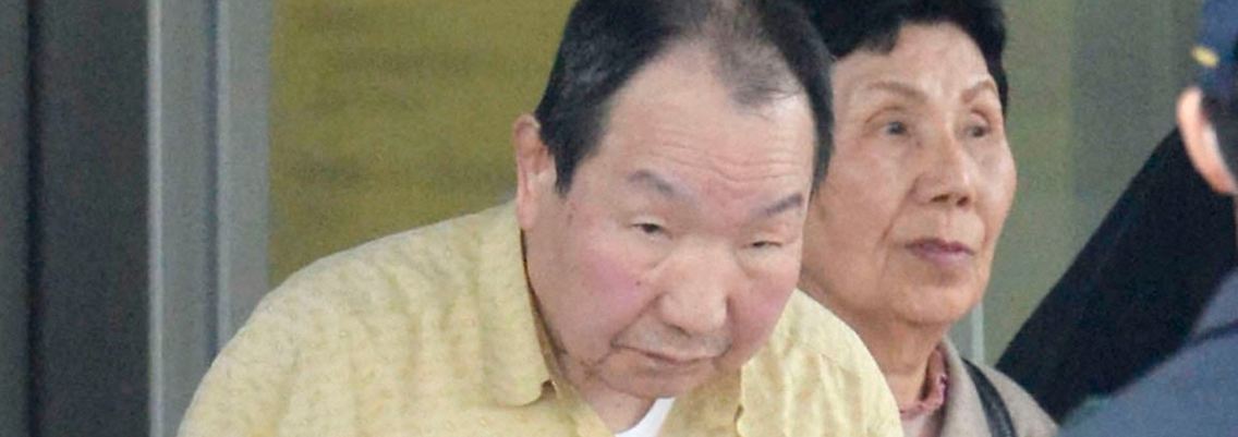 Iwao Hakamada verlässt, begleitet von seiner Schwester Hideko, das Gefängnis in Tokio.