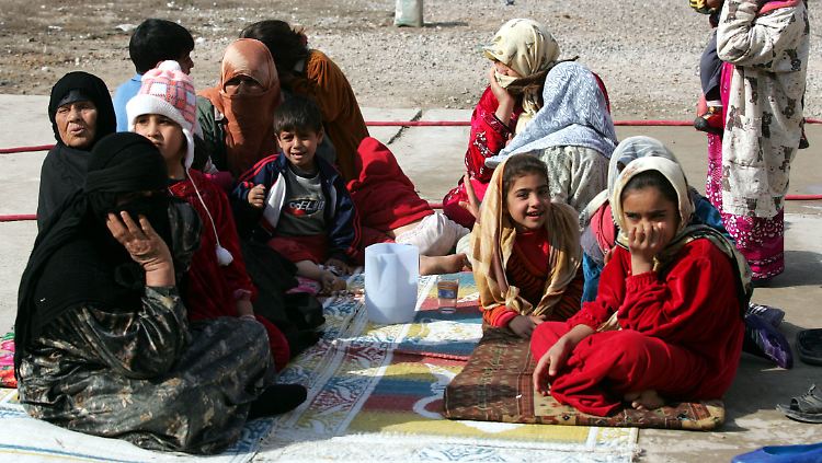 Die irakischen Flüchtlinge kommen in Schulen und Regierungsgebäuden unter, einige schlafen in Autos.
