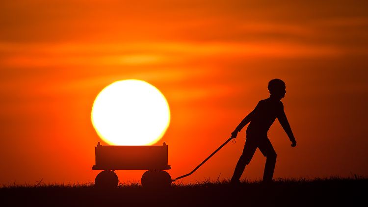 Die Zeitumstellung ist in der EU einheitlich geregelt: Für die Sommerzeit werden die Uhren in der Nacht vom 29. zum 30. März um 2 Uhr um eine Stunde auf 3 Uhr vorgestellt.