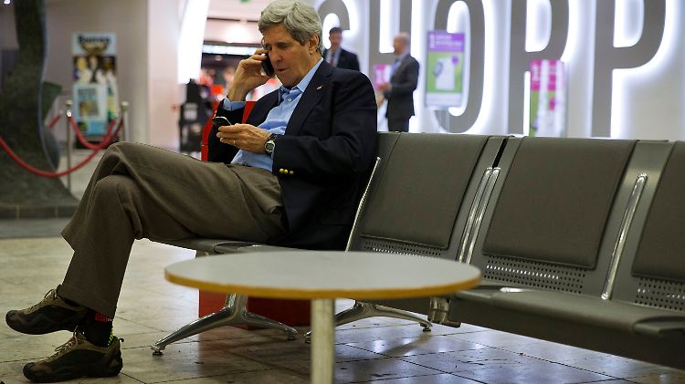 Eigentlich war John Kerry schon auf dem Rückflug in die USA, doch dann ereilte ihn beim Zwischenstopp in Irland das Gesprächsangebot aus Russland.