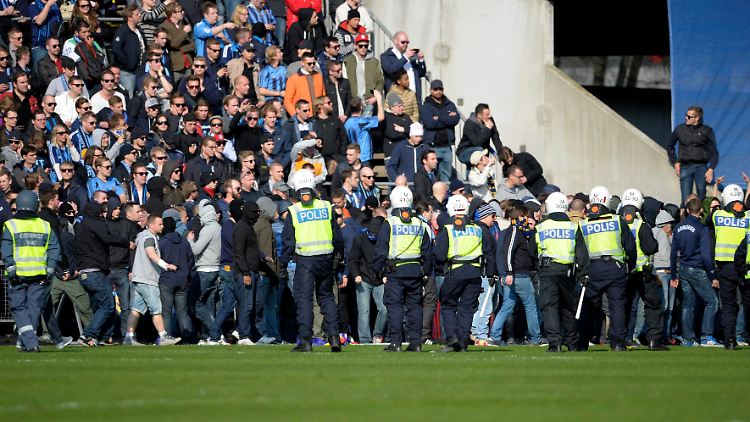 Im Stadion spielten sich chaotische Szenen ab.