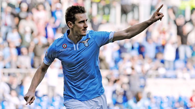 Der 35-jährige Miroslav Klose bringt's noch immer.