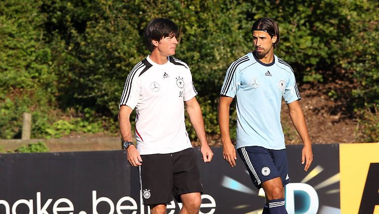 Für Bundestrainer Joachim Löw ist Sami Khedira der wichtigste Mann im Mittelfeld.
