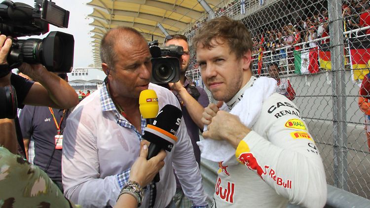 Es war eine schweißtreibende Angelegenheit in Malaysia, auch für RTL-Reporter Kai Ebel, hier im Interview mit Sebastian Vettel.