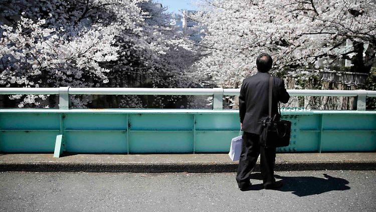 Kirschblüte in Tokio: Unverblümt analysiert die Notenbank die Konjunkturaussichten.