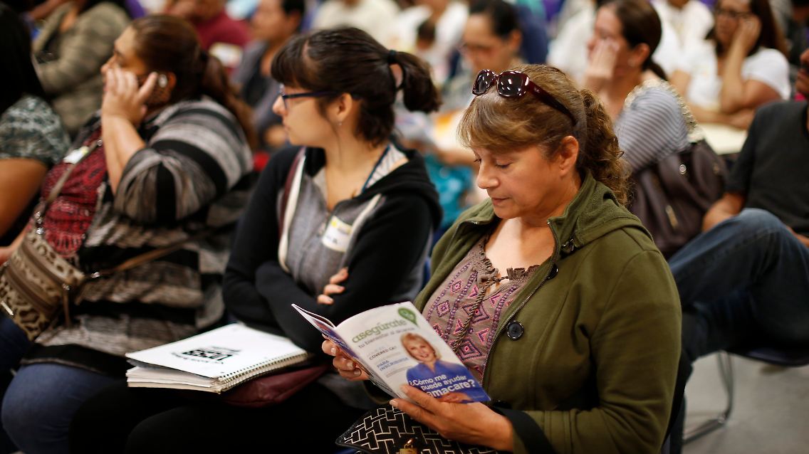 2014-03-28T050539Z_1143499364_GM1EA3S109H01_RTRMADP_3_USA-HEALTHCARE-ENROLLMENT.JPG5391525996313437776.jpg