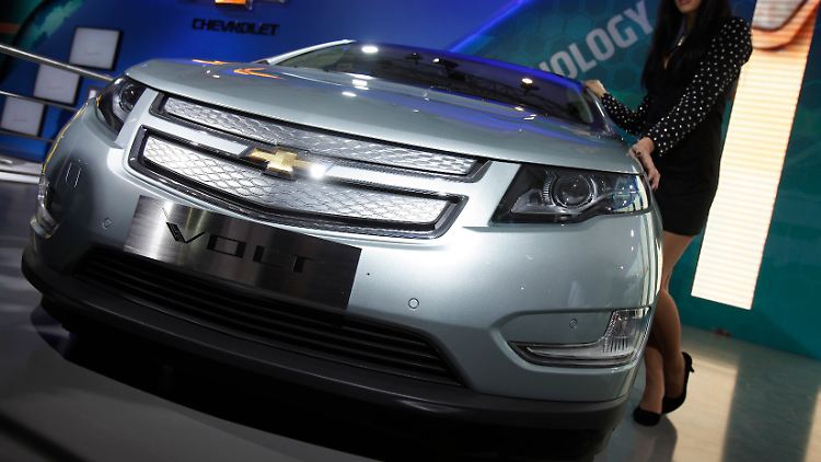 Chevy Volt: Statt mit neuen Modellen den Branchenführer Toyota anzugreifen, kämpft GM mit Fehlern aus der Vergangenheit.