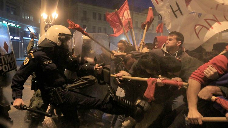 Die Euro-Finanzminister haben die nächste Kredittranche für Griechenland freigegeben. Doch Athen braucht womöglich bald ein neues Rettungspaket.