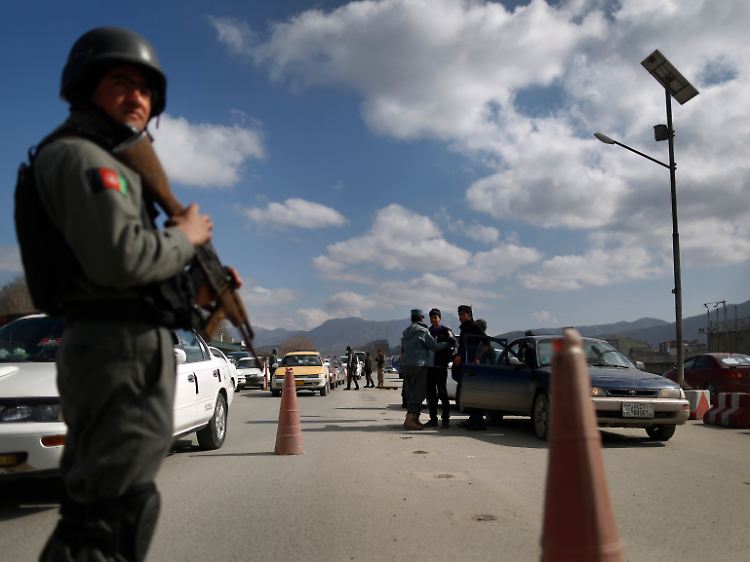 Afghanische Kräfte übernehmen nach und nach die Verantwortung für die Sicherheit im Lande. Ob sie ohne die Hilfe westlicher Militärs auskommen, ist allerdings ungewiss.