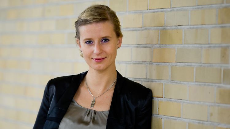 Katrin Albsteiger ist 30 Jahre alt und sitzt seit der Bundestagswahl 2013 für die CSU im Bundestag.