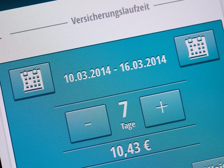 Versicherungen per Smartphone abzuschließen, ist einfach und bequem. Doch der Schutz, den solche Kurzzeit-Policen bieten, sollte genau geprüft werden.