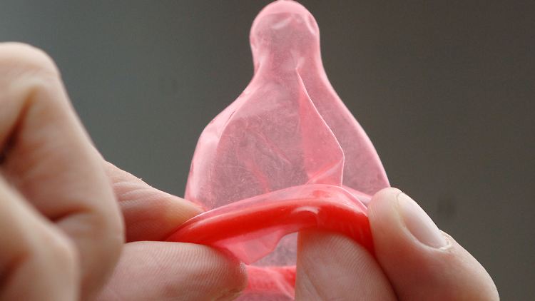 Schon ein kleines Stück Gummi kann vor Aids schützen.