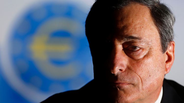 Steht der Tabu-Bruch bevor? Die EZB unter Präsident Draghi lässt die Folgen eines QE prüfen.