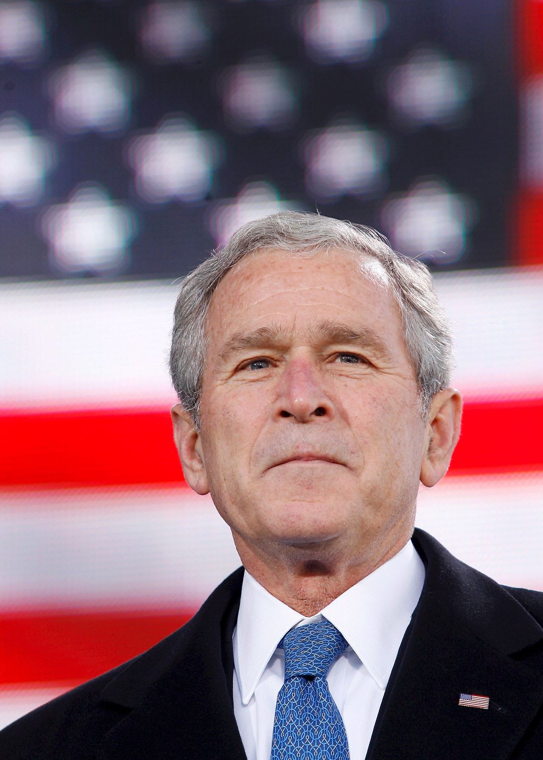 Zwei Legislaturperioden war der Mann, der mit vollem Namen George Walker Bush heißt, aber vielen eher unter George W. Bush bekannt ist, der Präsident der Vereinigten Staaten von Amerika.