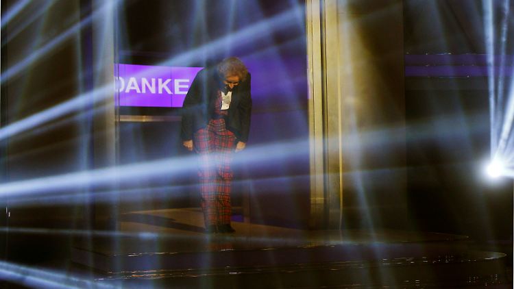 Der langjährige Moderator Thomas Gottschalk verabschiedet sich 2011 - die Sendung folgt ihm gut zwei Jahre später.