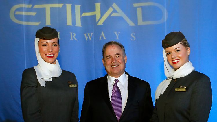 "Die nächste Stufe unserer Partnerschaft": Etihad-Chef James Hogan (M., Archivbild).