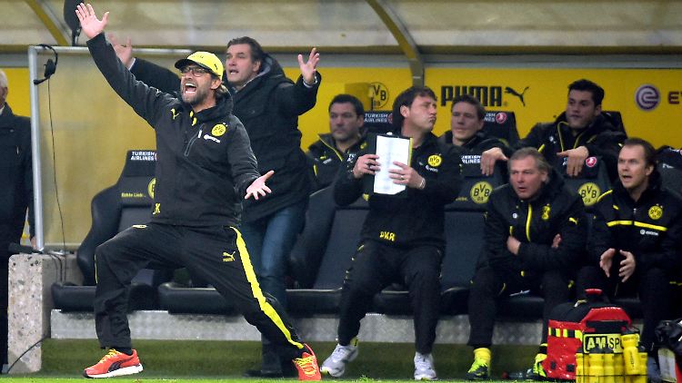 Let's dance: Jürgen Klopp führt, Michael Zorc folgt.