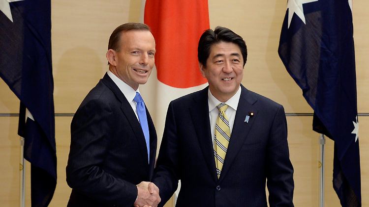 "Ein historisches Abkommen": Australiens Premier Tony Abbott (links) und sein japanischer Kollege Shinzo Abe. 