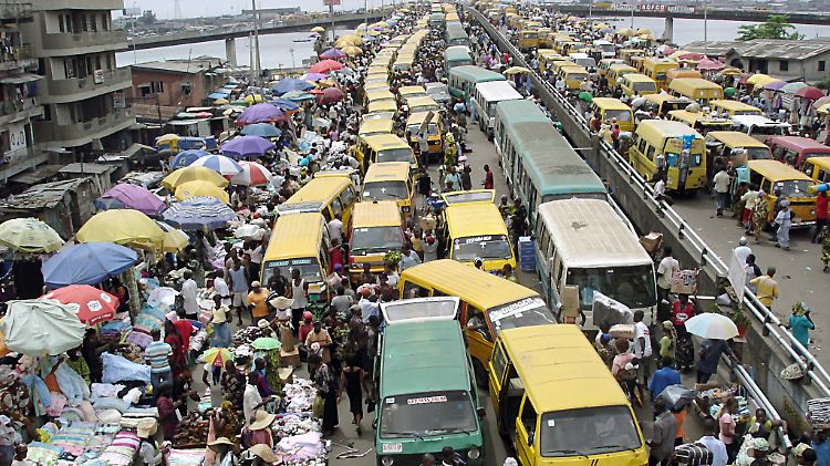 Lagos ist Nigerias wirtschaftliches Zentrum und mit mehr als zehn Millionen Einwohnern die größte Stadt Afrikas.