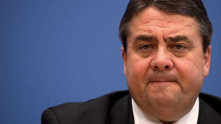 Wirtschaftsminister Gabriel verteidigt den Industriestandort Deutschland - das jedenfalls ist seine Botschaft.