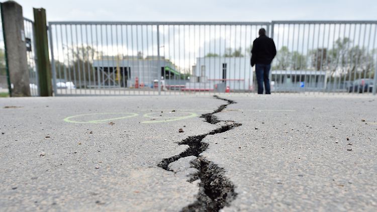 Risse und Schlaglöcher auf den Straßen stören zwei Drittel der Autofahrer im Land.