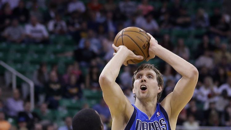 Dirk Nowitzki trifft und trifft