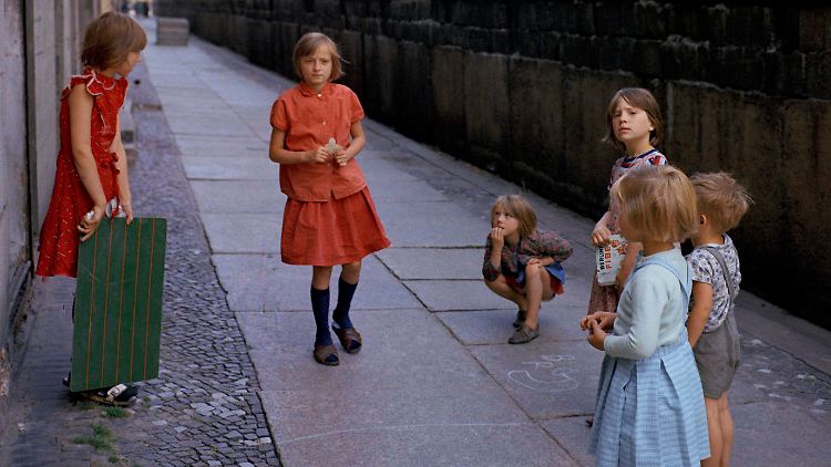 Berliner Kinder 1967. Die "Babyboomer" gehören für die Politik ab den 2030er Jahren zur den besonders teuren Pflegefällen.