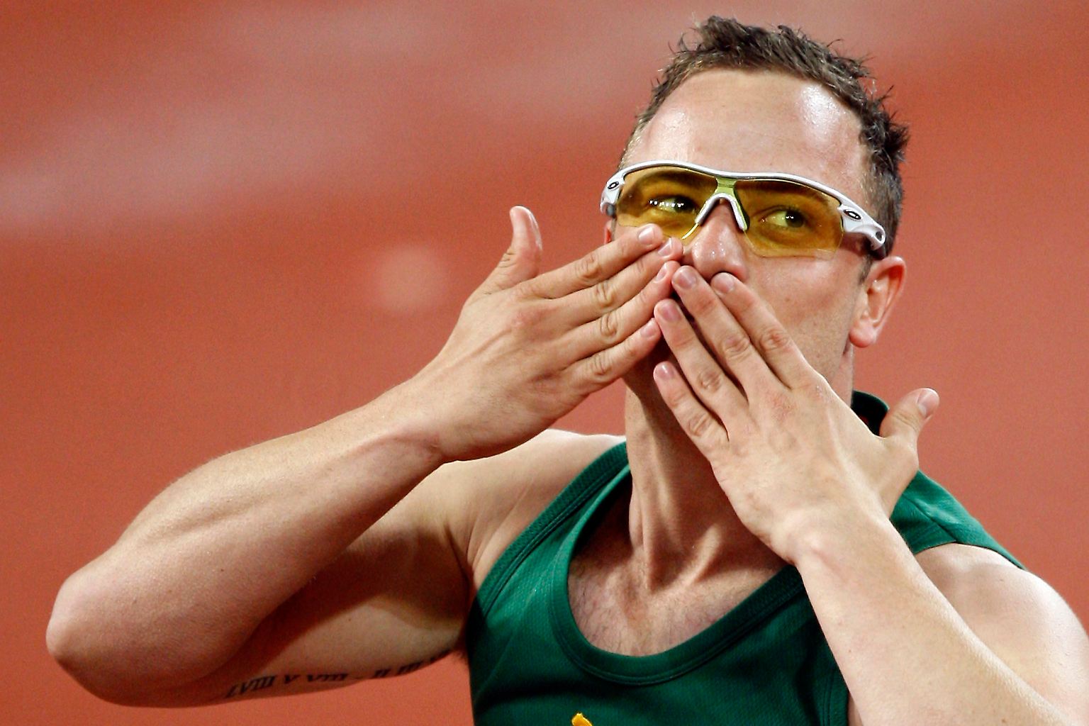 Vom einst strahlenden Bladerunner Oscar Pistorius in Siegerpose ist nichts mehr geblieben. 