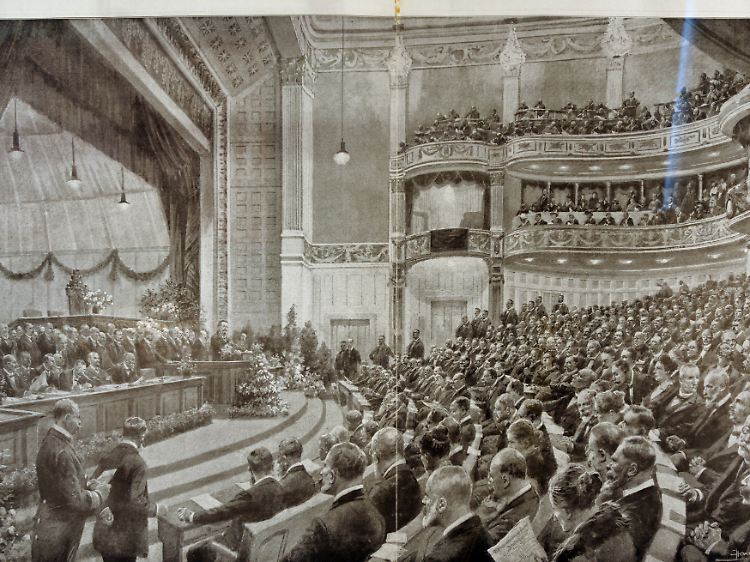 Zeichnung von der Eröffnungssitzung der Nationalversammlung in Weimar im Jahr 1919.