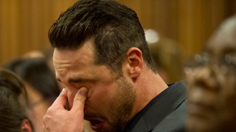 Carl Pistorius zeigt sich bei der Gerichtsverhandlung gegen seinen Bruder erschüttert.