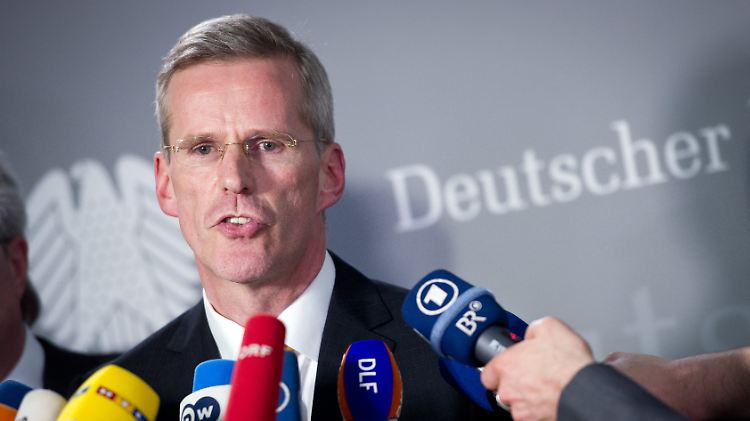 Clemens Binninger bei der Erklärung seines Rücktritts.