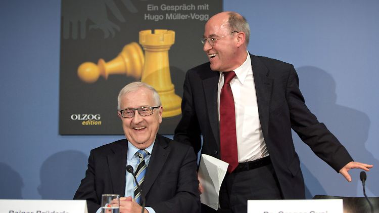 "Ich hör mir den Rest nachher an", sagt Gysi nach 13 Minuten und 43 Sekunden und verlässt die Buchvorstellung Brüderles.
