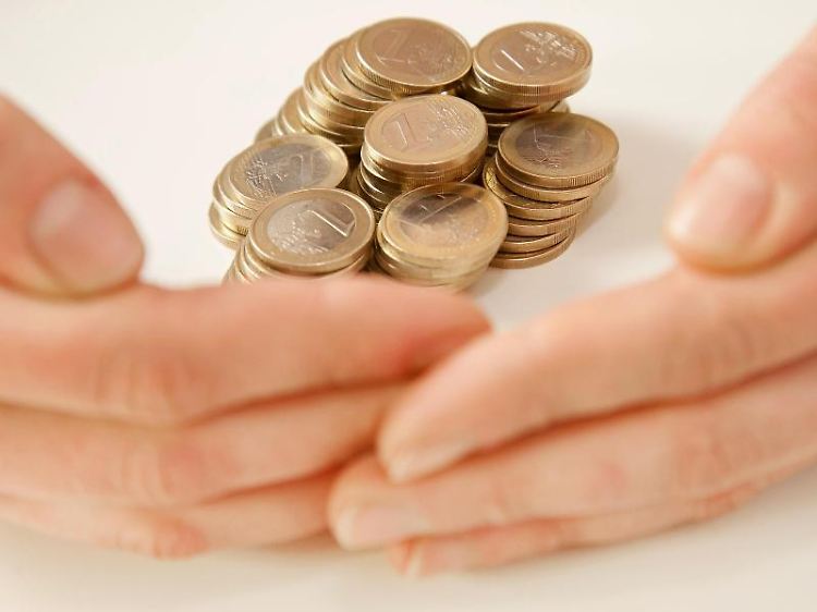 Für Riester-Produkte gibt es staatliche Förderung, wenn Sparer die Voraussetzungen erfüllen. Tun sie dies nicht mehr, verlangt die Zulagenstelle die Förderung zurück.