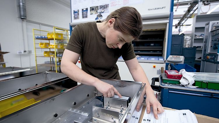 Technologisch führend beim Explosionsschutz von der LED-Taschenlampe bis zum Schaltschrank: "Wir sind von der Ankündigung überrascht worden."