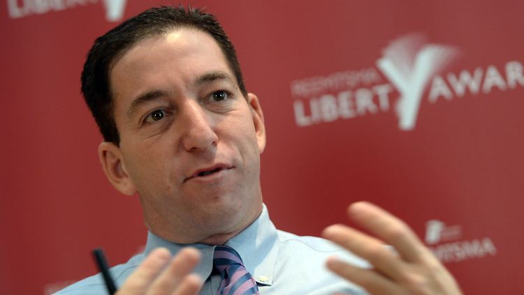 Ohne Snowden kein Licht in der NSA-Finsternis: Glenn Greenwald mahnt den Bundestag zu einer Befragung des Whistleblowers. 
