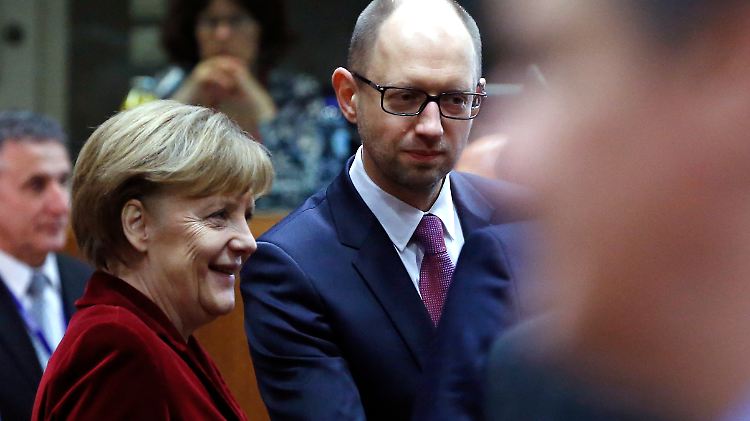 In der Ukraine ist die Haltung der Bundesregierung deutlich: Man unterstützt die neue Regierung um Premier Jazenjuk. Dafür nimmt Kanzlerin Merkel auch die Konfrontation mit Russland in Kauf.