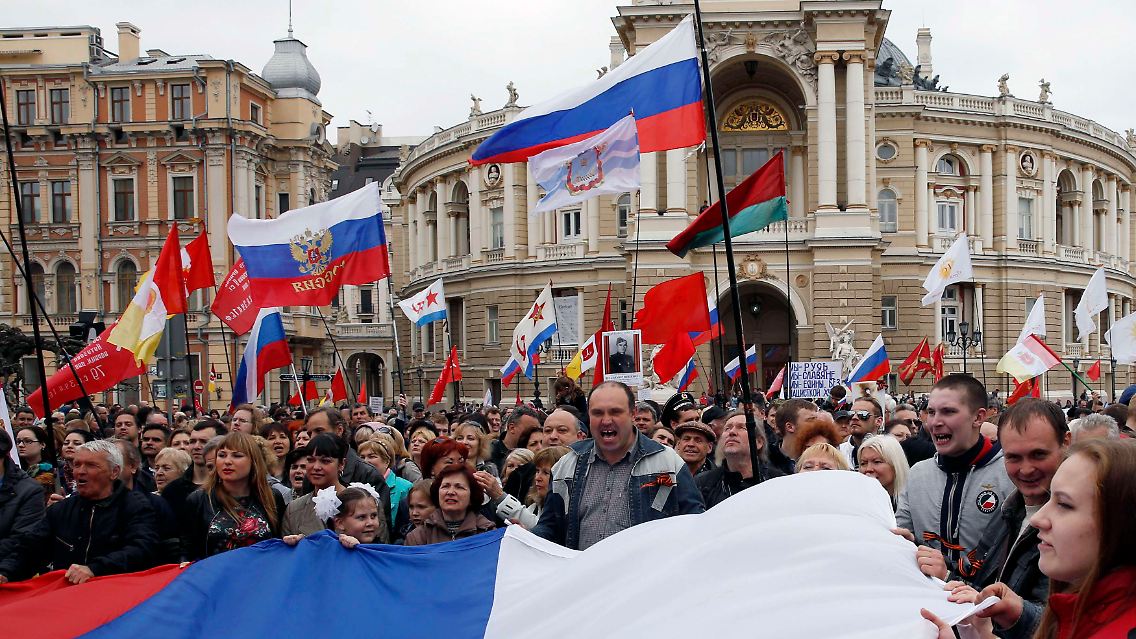 2014-04-10T162622Z_250030584_GM1EA4B011K01_RTRMADP_3_UKRAINE-CRISIS-AMNESTY.JPG1077465997809632171.jpg