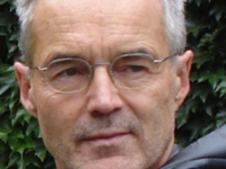 Thomas Bierschenk ist Professor am Institut für Ethnologie und Afrikastudien der Johannes-Gutenberg-Universität Mainz und Vorsitzender der Vereinigung für Afrikawissenschaften in Deutschland.