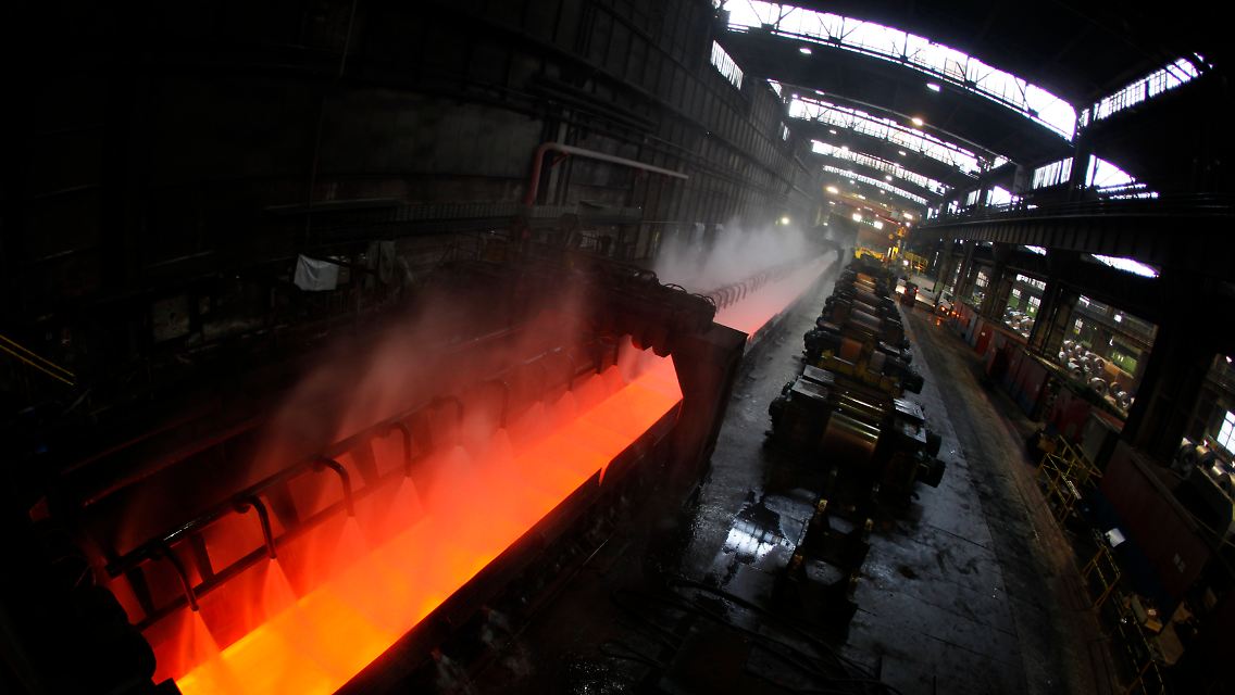 ThyssenKrupp vor heißen Zeiten: Die Jahresprognose hat der Stahlriese angehoben.