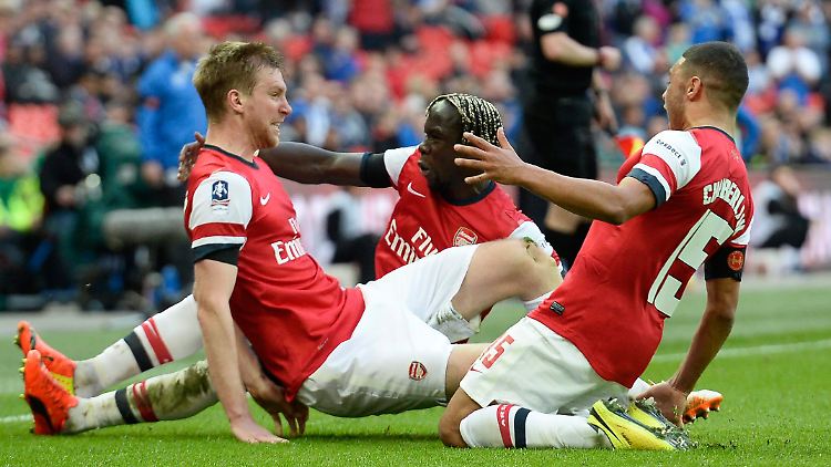 Mit seinem Ausgleichtreffer schafft Mertesacker den FC Arsenal ins Elfmeterschießen.