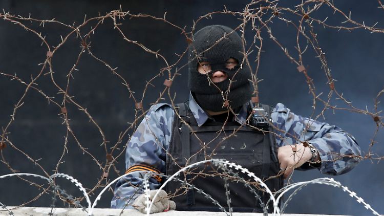 In voller Kampfmonitur: prorussischer Separatist in der Ostukraine.