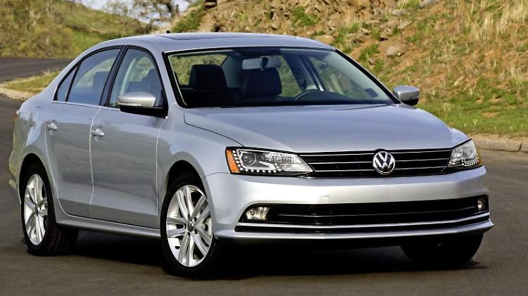Optisch und technisch aufgefrischt: Beim VW Jetta ändert sich neben dem Frontdesign auch einiges unter dem Blech. 