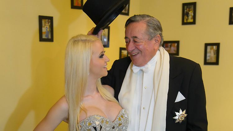 Cathy Schmitz bewegt sich schon seit einiger Zeit im Umfeld von Richard "Mörtel" Lugner.