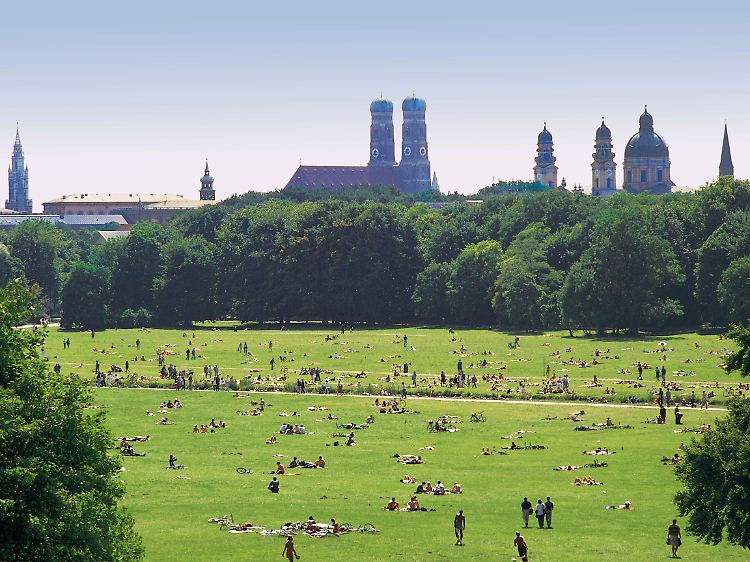 Viele Parks lassen die Münchner durchatmen, der Englische Garten ist der weitläufigste.