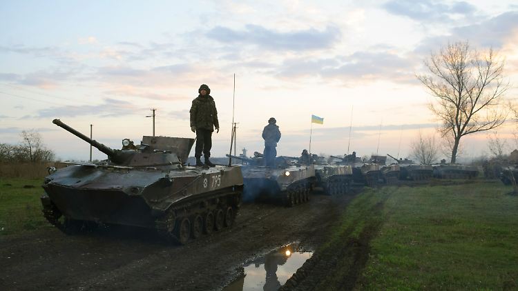 Ukrainische Panzer rund 70 Kilometer vor Slawjansk im Osten des Landes.