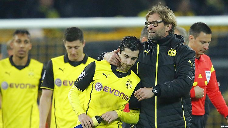 Nach dem Real-Spiel noch geknickt, gegen Bayern wieder treffsicher: Henrikh Mkhitaryan, hier im Arm von Jürgen Klopp.